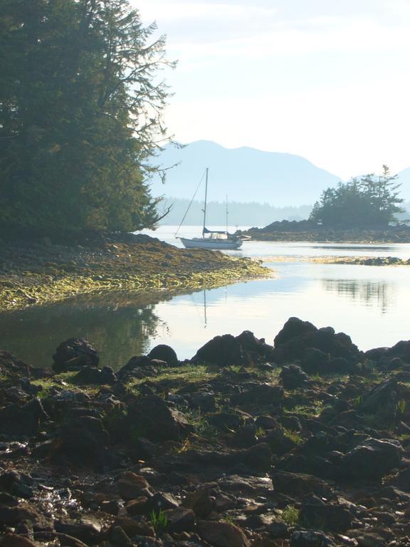 203 At Water'S Edge Apartment Ucluelet Room photo